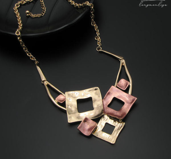 Ženska dvobojna ogrlica sa privjeskom