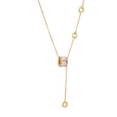 Moderan ženski lanac s privjeskom i ukrasnim kamenčićima