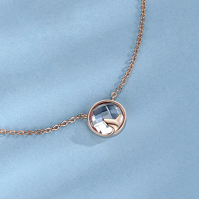 Μοντέρνο γυναικείο κολιέ σε δύο χρώματα με πέτρα