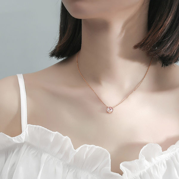 Μοντέρνο γυναικείο κολιέ σε δύο χρώματα με πέτρα