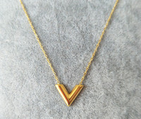 Μοντέρνα γυναικεία αλυσίδα σε χρυσό χρώμα