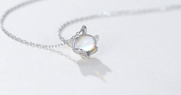 Κομψό ασημένιο κολιέ με μενταγιόν