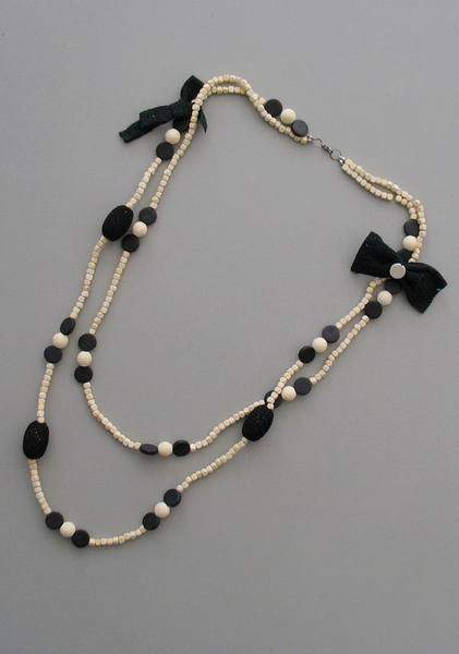 Novi model ženske ogrlice sa trakom u crnoj boji