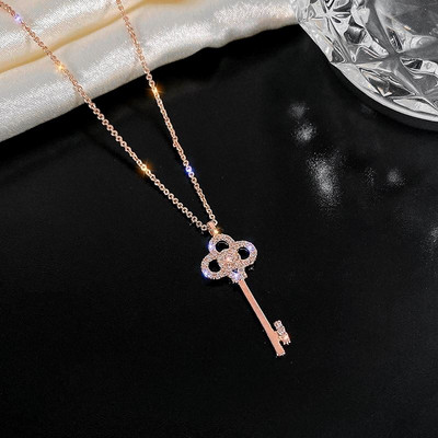 Μοντέρνο γυναικείο κολιέ με μενταγιόν σε διάφορα μοντέλα