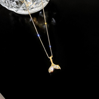 Μοντέρνο γυναικείο κολιέ με μενταγιόν σε διάφορα μοντέλα