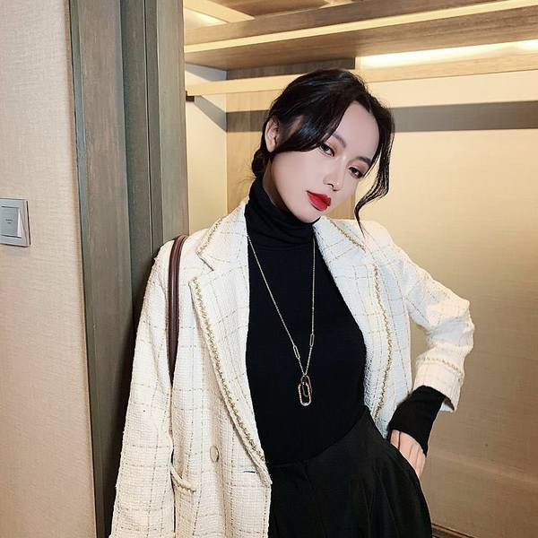 Γυναικείο κολιέ με μενταγιόν και διακοσμητικές πέτρες