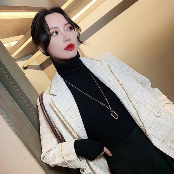 Γυναικείο κολιέ με μενταγιόν και διακοσμητικές πέτρες