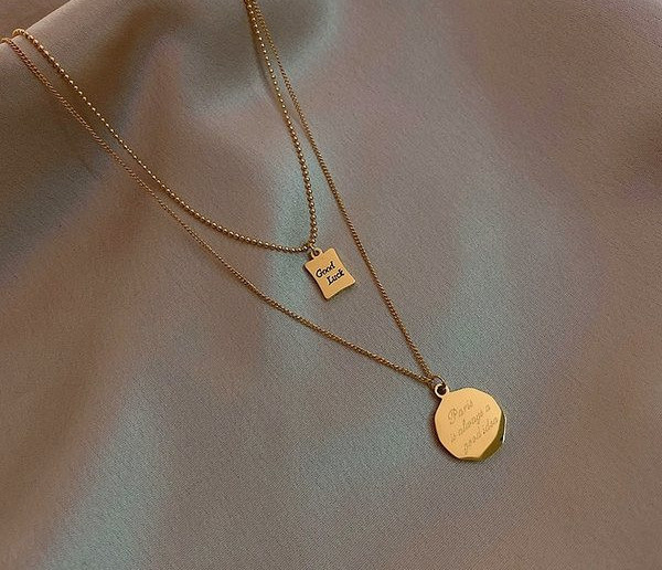 Διπλό γυναικείο κολιέ σε χρυσό χρώμα