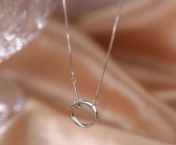 Γυναικείο κολιέ με κρεμαστό  σε ασημί χρώμα