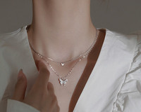 Μοντέρνο γυναικείο κολιέ με μενταγιόν πεταλούδα