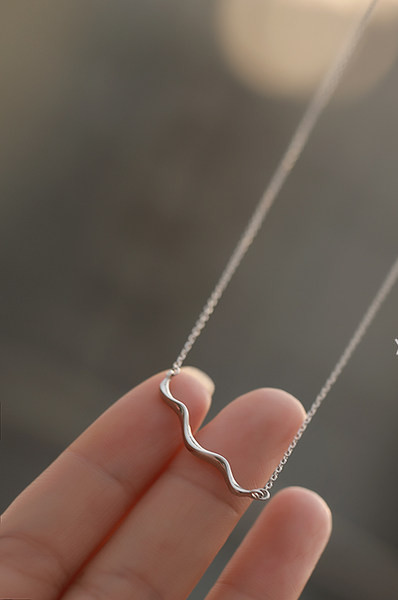 Γυναικεία αλυσίδα με ασημένιο μενταγιόν