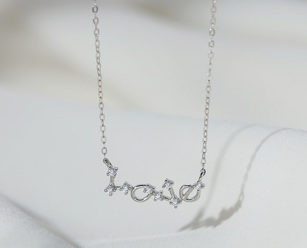 Νέο μοντέλο γυναικείο κολιέ με επιγραφή και διακοσμητικές πέτρες