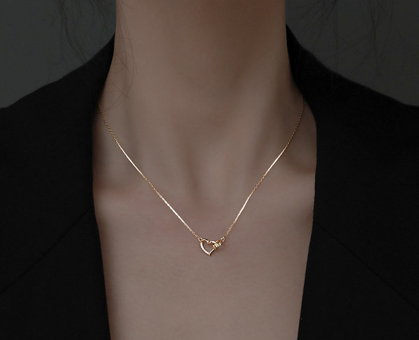 Moderan ženski tanki lančić sa privjeskom u obliku srca