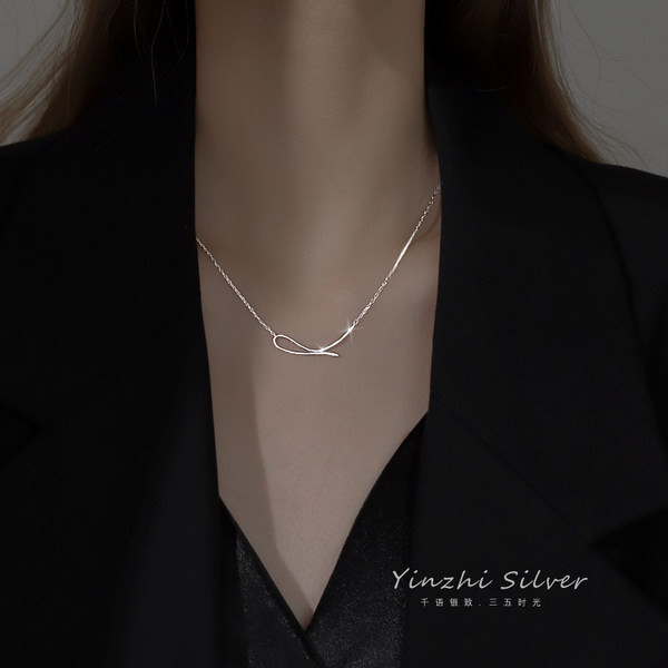 Κομψό γυναικείο ασημένιο κολιέ