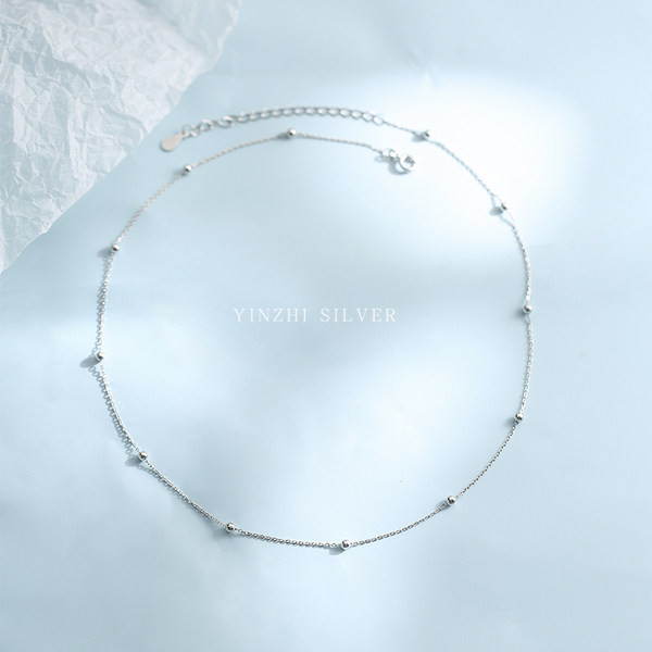 Γυναικείο κολιέ σε ασημί χρώμα με χάντρες