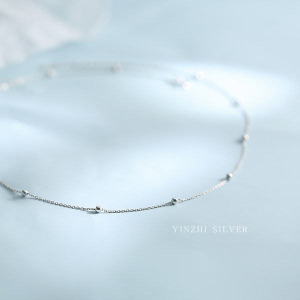 Γυναικείο κολιέ σε ασημί χρώμα με χάντρες