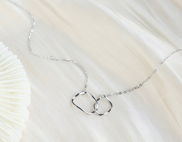 Μοντέρνο κολιέ με μενταγιόν - για γυναίκες