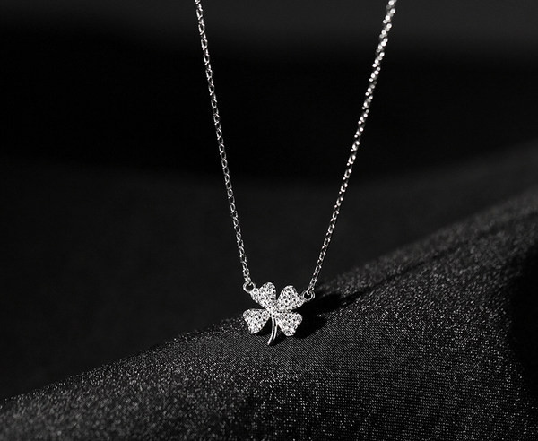 Γυναικείο καθημερινό κολιέ με πέτρες σε ασημί χρώμα