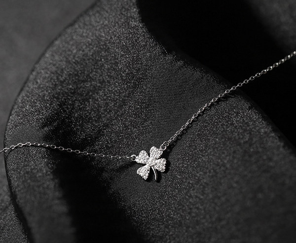 Γυναικείο καθημερινό κολιέ με πέτρες σε ασημί χρώμα