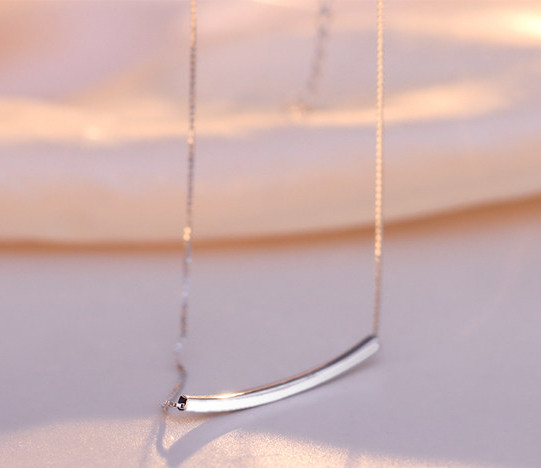 Λεπτή γυναικεία αλυσίδα - σε ασημί χρώμα