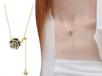 Μοντέρνα γυναικεία λεπτή αλυσίδα με μενταγιόν λουλουδιών με πέτρες