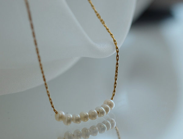 Χρυσό γυναικείο κολιέ με πέρλες