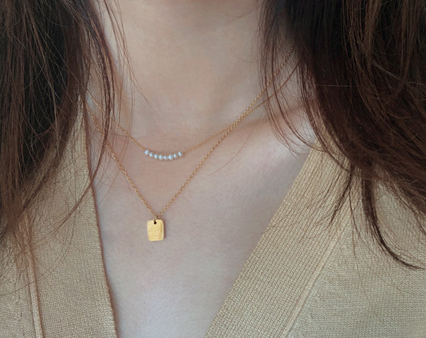 Χρυσό γυναικείο κολιέ με πέρλες