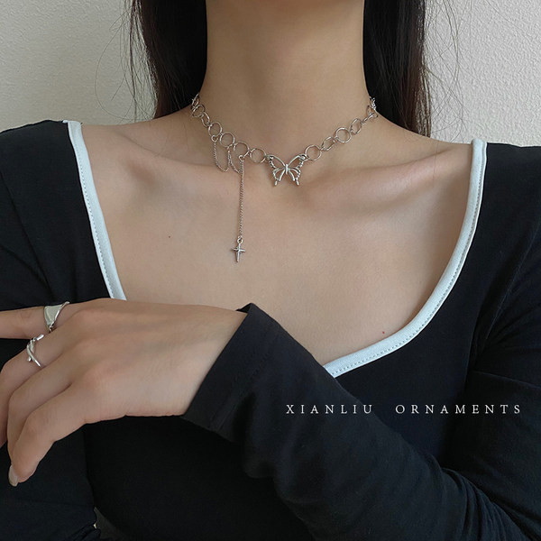 Γυναικείο ασημένιο κολιέ με μενταγιόν και πέτρες