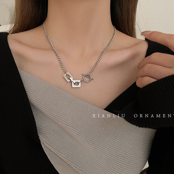 Γυναικείο κολιέ σε ασημί χρώμα