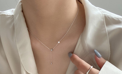 Γυναικείο λεπτό κολιέ με μενταγιόν και πέρλα