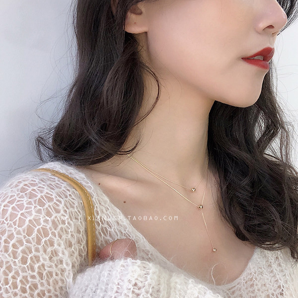 Двуредно дамско колие с висулка в златист цвят 