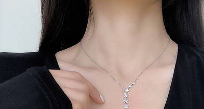 Κομψό γυναικείο κολιέ με μενταγιόν αστέρι σε ασημί χρώμα