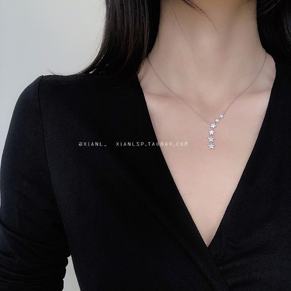 Κομψό γυναικείο κολιέ με μενταγιόν αστέρι σε ασημί χρώμα