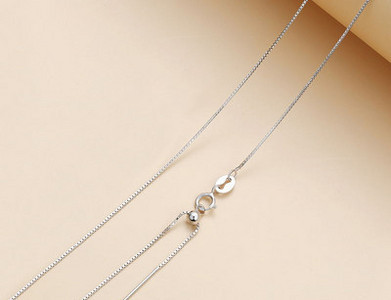 Γυναικείο κολιέ σε ασημί χρώμα σε τρία μοντέλα