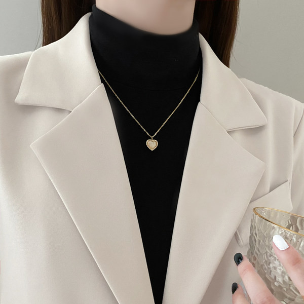 Κομψή γυναικεία αλυσίδα με μενταγιόν καρδιά