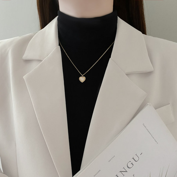 Κομψή γυναικεία αλυσίδα με μενταγιόν καρδιά