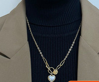 Νέο μοντέλο αλυσίδα σε χρυσό χρώμα με μενταγιόν