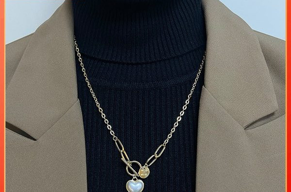 Νέο μοντέλο αλυσίδα σε χρυσό χρώμα με μενταγιόν