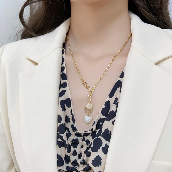 Νέο μοντέλο αλυσίδα σε χρυσό χρώμα με μενταγιόν