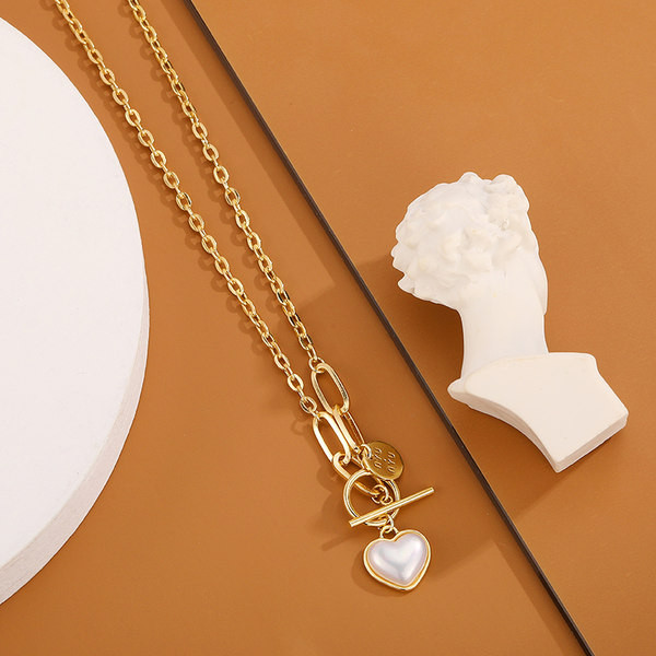 Νέο μοντέλο αλυσίδα σε χρυσό χρώμα με μενταγιόν