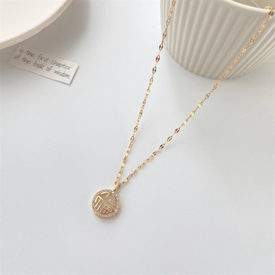 Γυναικείο κολιέ με στρογγυλό μενταγιόν σε χρυσό χρώμα