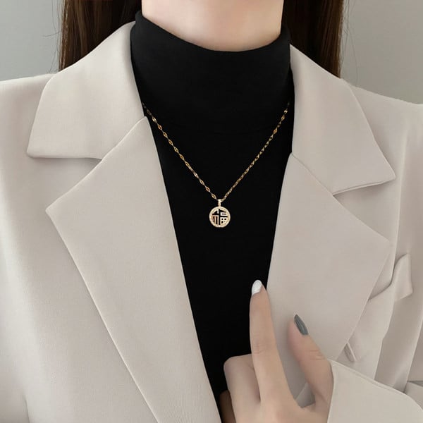 Γυναικείο κολιέ με στρογγυλό μενταγιόν σε χρυσό χρώμα