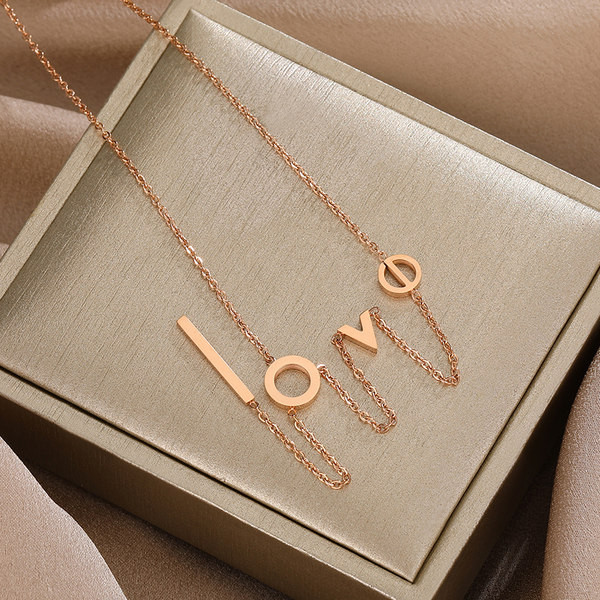 Moderna zlatna ogrlica s privjescima