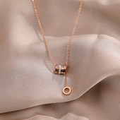 Κολιέ με πέτρες και μενταγιόν σε χρυσό χρώμα