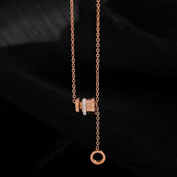 Κολιέ με πέτρες και μενταγιόν σε χρυσό χρώμα