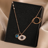 Μοντέρνο γυναικείο μενταγιόν με πέτρες και τρία μενταγιόν