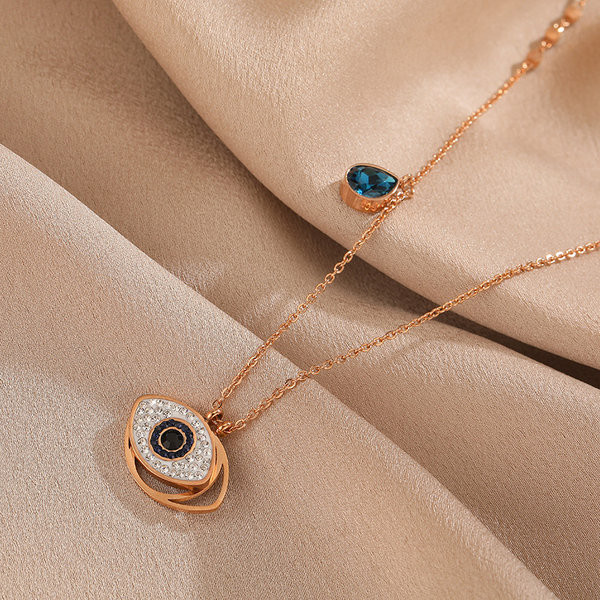 Μοντέρνο γυναικείο μενταγιόν με πέτρες και τρία μενταγιόν