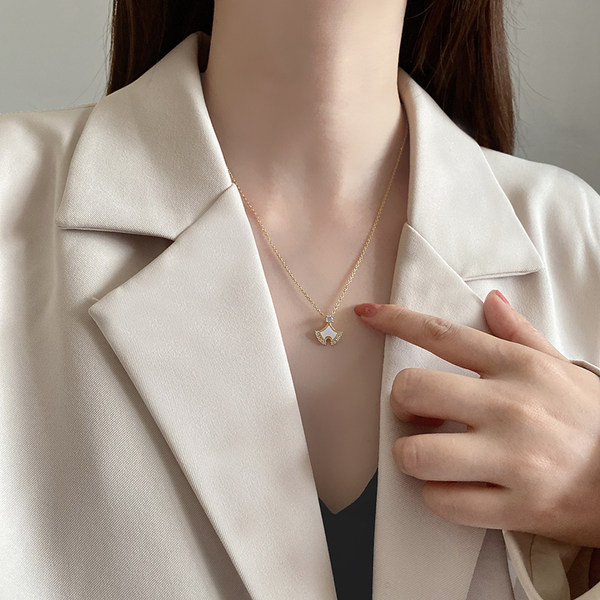 Μοντέρνο γυναικείο χρυσό κολιέ με πέτρες