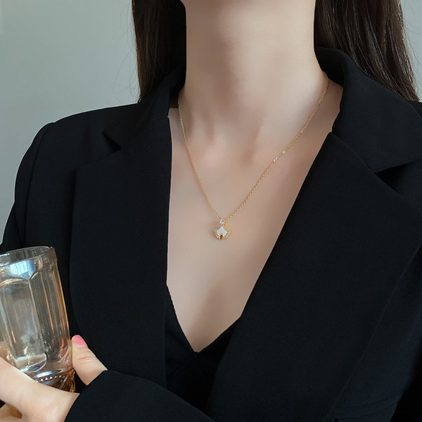 Μοντέρνο γυναικείο χρυσό κολιέ με πέτρες