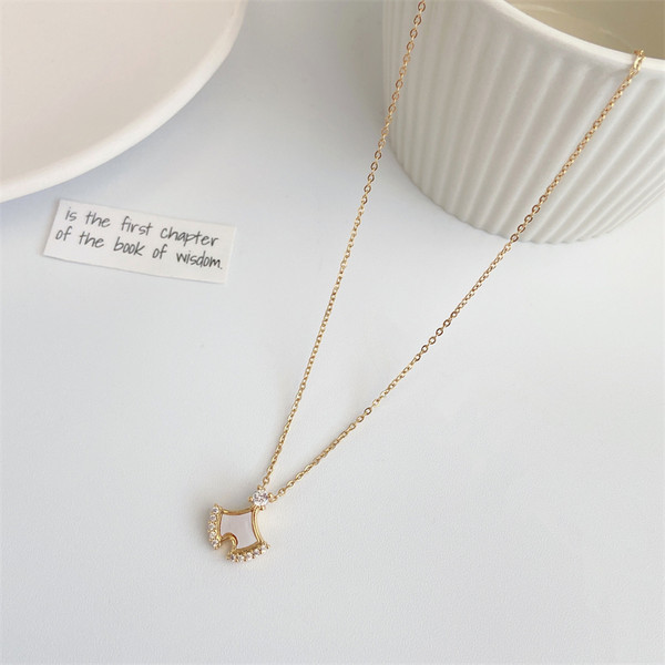 Μοντέρνο γυναικείο χρυσό κολιέ με πέτρες